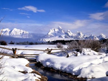 美国大提顿国家公园雪山溪流