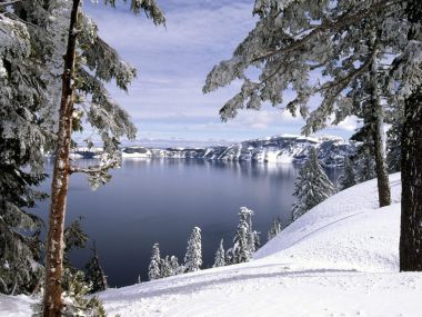 美国俄勒冈州火山口湖国家公园雪景