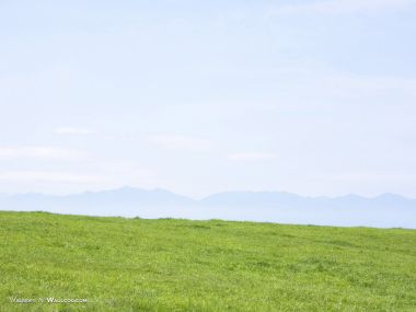 green-grassland-under-sky-photo-056