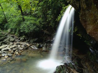 Grotto_Falls_Great_Smoky_Mountains_National_Park_Tennessee