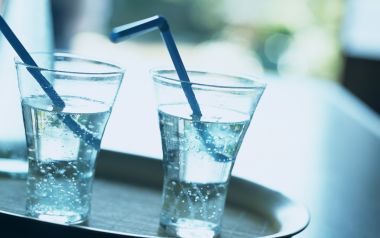 GX182_350A_Two_Glass_Carbonated_water_lime