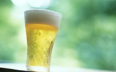 GX196_350A_close-up_of_a_glass_of_Cool_beer