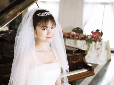 HR171_350A_wedding_dress