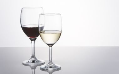 JW025_350A_white_wine_and_red_wine