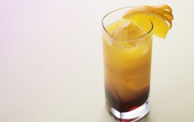 JW042_350A_Cassis_Orange_Cocktail