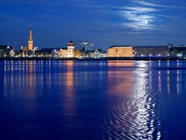 Moon_Over_the_Rhine_Duessledorf_Germany