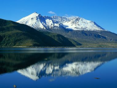 Mount_St._Helens_and_Spirit_Lake_Washington