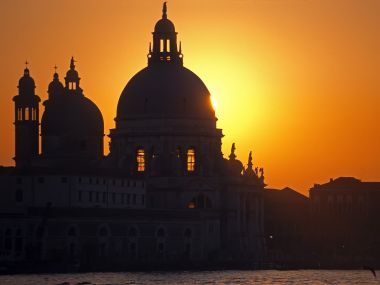 Salute_in_Sunset_Fire_Venice_Italy