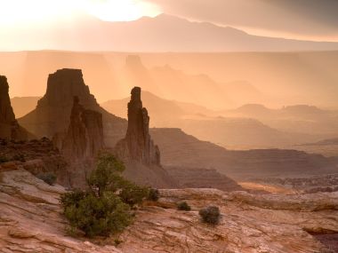 Sunrise_Canyonlands_National_Park