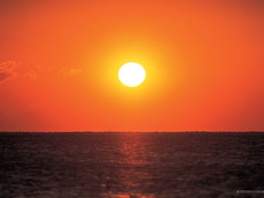 海平面壮丽夕阳景观