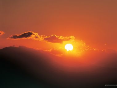 壮阔山峦落日余晖