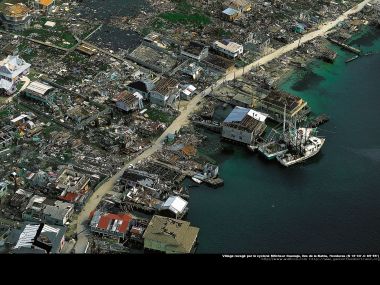 Village ravaged by Hurricane Mitch onguanaja, Islas de la Bahia, Honduras