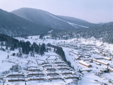 冬天白雪小村庄