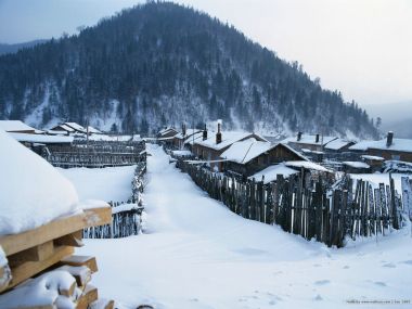 中国东北雪乡冬季木屋村落