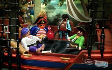 Playmobil海盗玩具船场景「Active Life Movement」公益广告