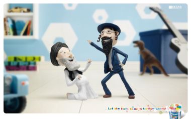 Becks黏土广告：宗教人物与儿童玩具的幽默互动