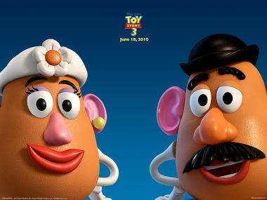 Toy Story 3 Mr And Mrs Potato Head Promotional Wallpaper