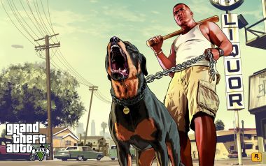 GTA V 中的弗兰克林与罗威纳犬街头场景